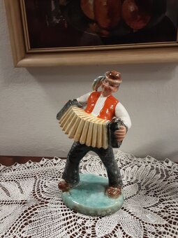 Keramická soška harmonikáre - 4