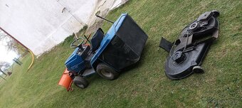 zahradní traktor MTD - 4