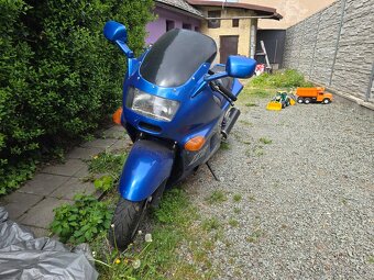 Kawasaki ZZR 1100 - 4