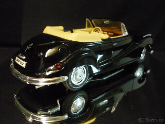BMW 502 1955 Maisto 1/18 - 4