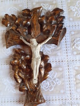 Starožitný dřevěný kříž vyřezávány ,kříž 100 let starý - 4