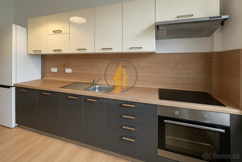 Pronájem slunného bytu 2+1 v historickém centrum města Jičín - 4