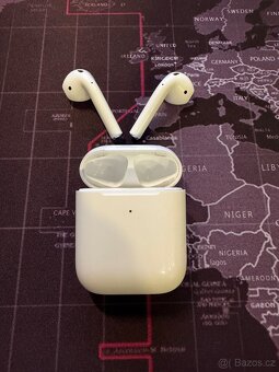 Apple AirPods 2 s bezdrátovým nabíjecím pouzdrem - 4