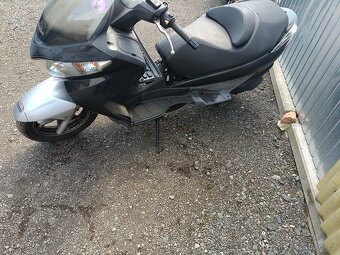 Suzuki Burgman 125i - 4