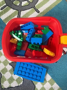 Vozík s kostkami + plastové kostky Mega Bloks - 4
