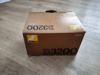 Nikon D3200, nabíječka + dvě baterky - 4