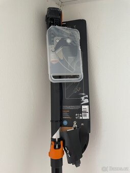 Fiskars teleskopické nůžky s pilkou - 4