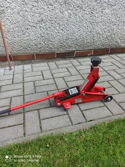 Hydraulicky zvedak 2t + gumova podlozka - 4