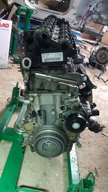 Motor BMW 2.0D B47C20B poškozený - 4