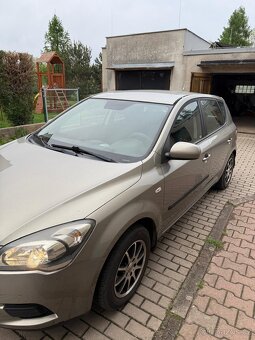 Prodám osobní automobil KIA CEED 1.4 Benzin 66kW - 4
