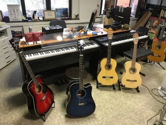 Kytarová a basová komba , popř. klávesová - 4