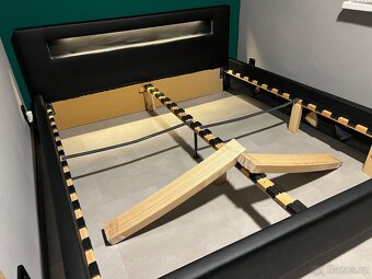 Čalouněná postel 180x200 - 4