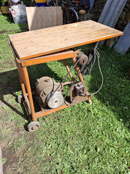 Prodám okružní pilu + 2 pilové kotouče - 4