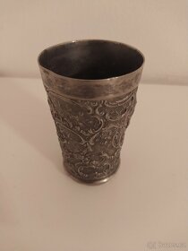 Starožitný cínový pohárek s loveckým motivem - 4