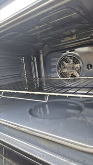 Vestavná pečící trouba INDESIT - 4