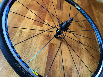 Silniční zapletená kola MAVIC AKSYUM + obutí ZDARMA - 4