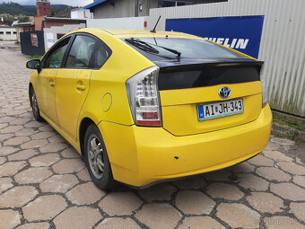 Toyota Prius - 4