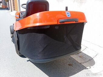 Prodám zahradní traktor Husqvarna 17.5Hp Hydro - 4