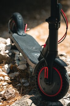 Elektrokoloběžka W4pro, IP54, 120 kg, 36V 10.44AH - 4