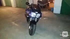 Yamaha YZF 750R - 4