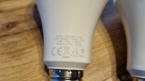 3 kusy chytrých stmívatelných LED žárovek WIFI - 4
