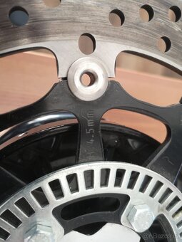 Royal enfield 650, přední kotouč Brembo se středem kola - 4