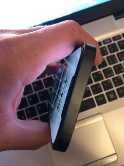 IPhone 16e nový - 4