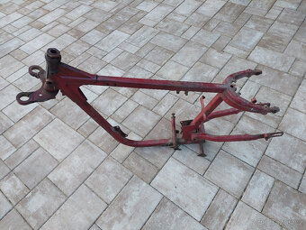 Jawa CZ 175 - kyvacka. Ram s krkem rizeni - 4