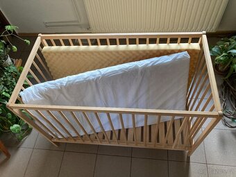 Dřevěná dětská postýlka (112 cm x 56 cm) - 4
