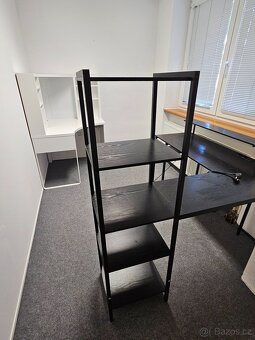 Rohové pracovní místo s policemi - 4