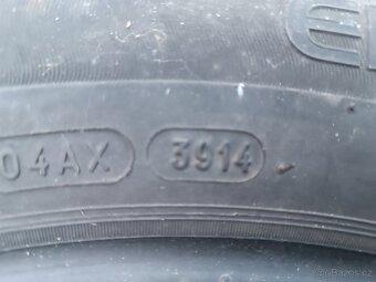 Prodám dva kusy Michelin energy saver 205/60 r16 - 4