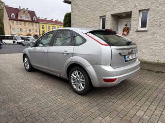 FORD FOCUS II 2,0i 107kW GHIA KŮŽE,STK,HATCHBACK - 4