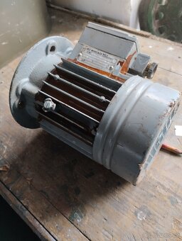 Přírubový elektromotor - 4