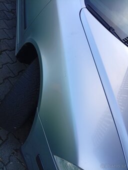 Prodám blatníky na škoda Octavia 2 , stříbrná metalíza. - 4