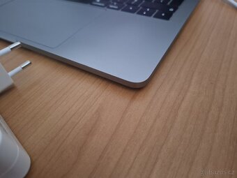 MacBook PRO 13 palců i7 8.Gen 16 RAM 512SSD - 4