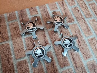Hviezdicové pukličky krytky kolies do AUDI elektrónov - 4