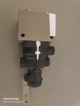 Brzdový ventil přívěsu John Deere - 4