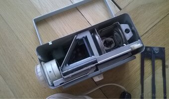 STARÝ DIAPROJEKTOR - 4