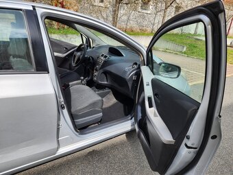 PRODAM TOYOTA YARIS 1,0I, PO SERVISU - 4