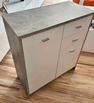 Komoda bílo-šedá beton - 4