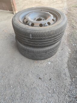 Prodám 2ks disků 6Jx15H2 ET43 + letní pneu 195/65/R15 - 4