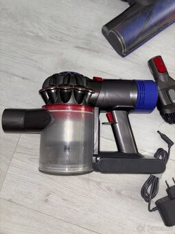 Dyson V8 - tyčový vysavač - 4