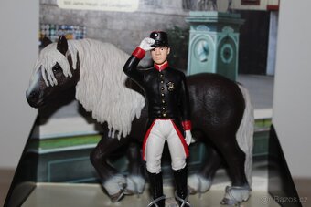 Marbacher Schwarzwaldský hřebec s ošetřovatelem Schleich - 4