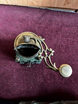 Starožitný mlýnek na kávu – mosaz + zelený smalt - 4