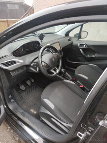 Peugeot 208 1.2 - 4