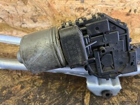 KOMPLETNÍ TÁHLA S MOTŮRKEM STĚRAČŮ VW PASSAT B5.5 - 4