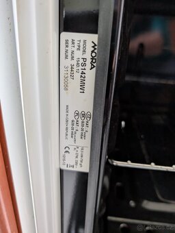 Plynový sporák MORA, digestoř Zanussi - 4