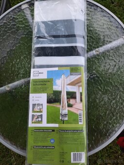 Plastové kanystry 60 l á 90 kč,kryt na zahr.nábytek 150 kč - 4