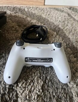 PlayStation 4 SLIM - 4