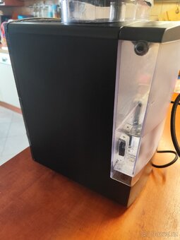 Prodám automatický kávovar Krups EA81 - 4